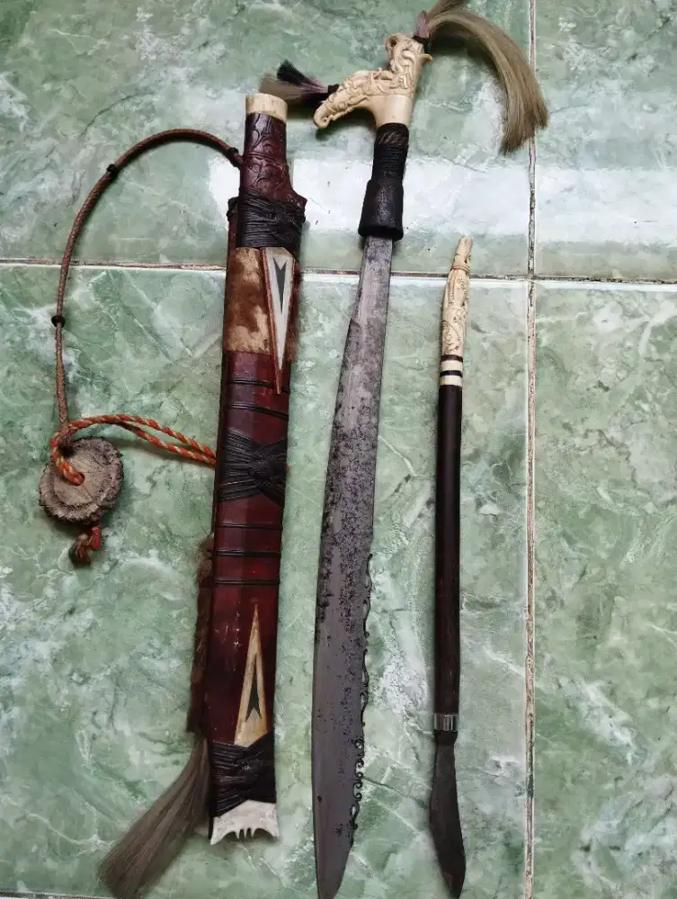 Mandau dayak asli