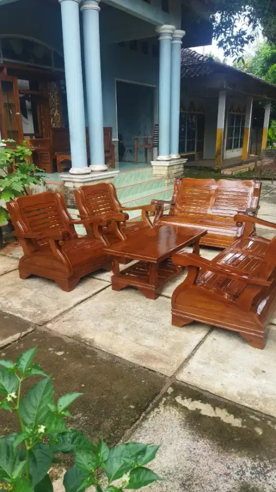 Kursi jati tulang tebal