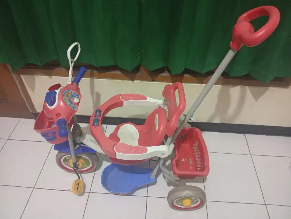 Sepeda roda tiga merk Family