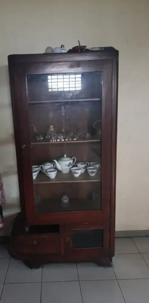 Lemari Jati Tua Grade bisa nilai sendiri