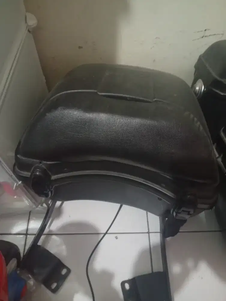 Box KMI type 301 kapasitas 20 liter