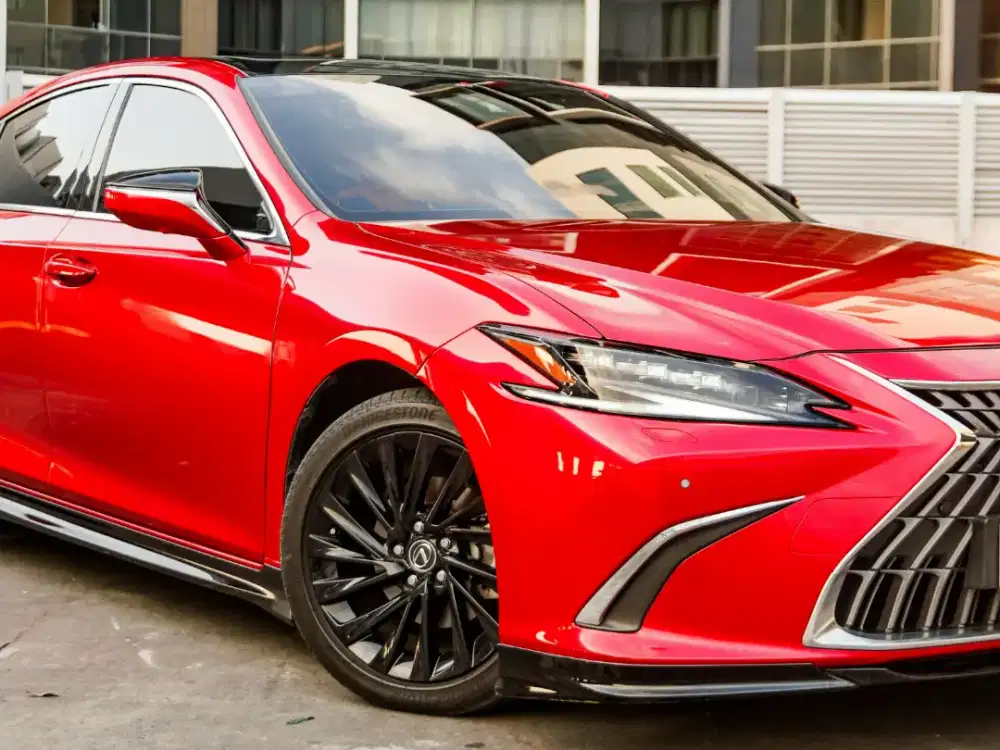 (stiker merah) Lexus Es300h ultra 2024 nik 2023