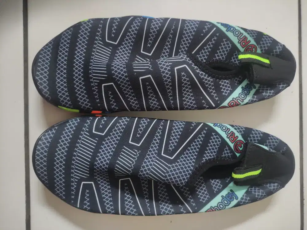 Sepatu Pantai flat warna abu size 38