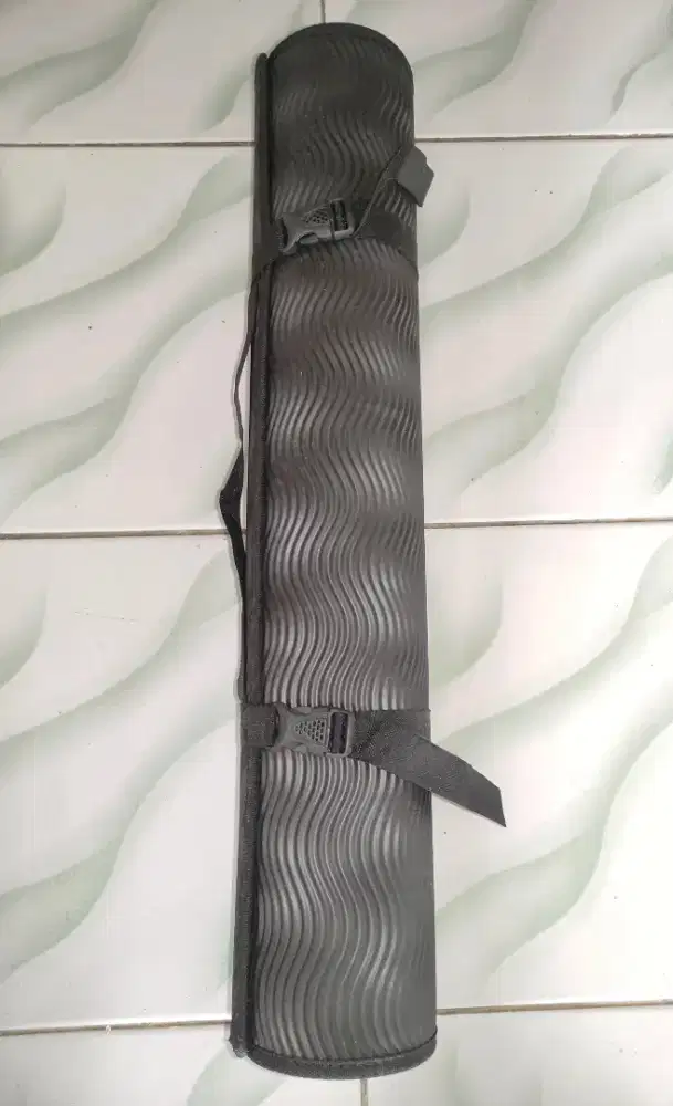 Matras camping warna hitam