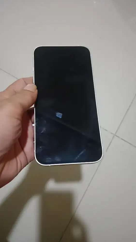 Iphone 13 putih 128 GB ex inter