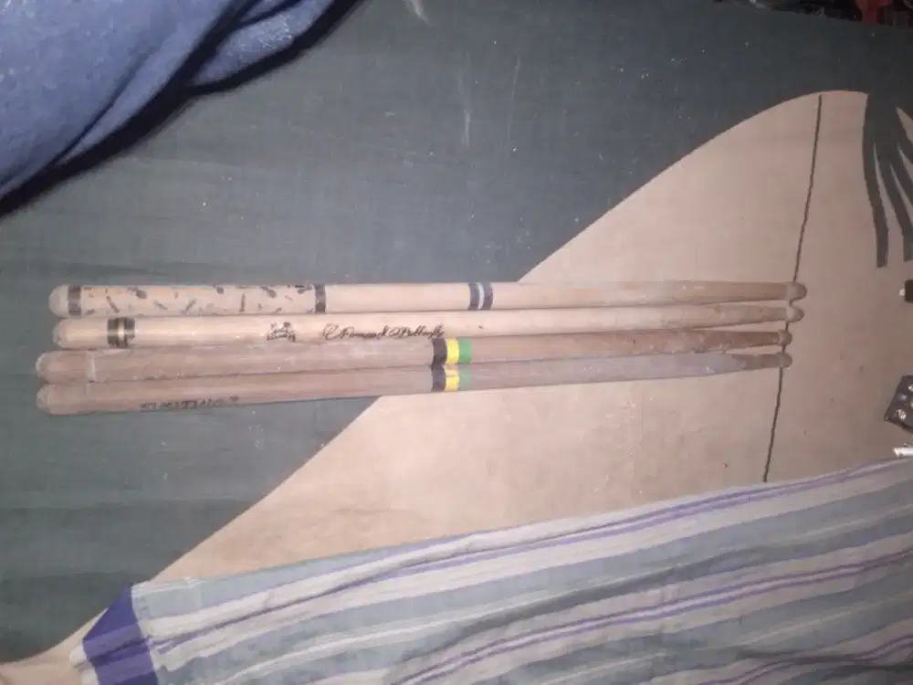 Di jual 2 pasang stik drum band
