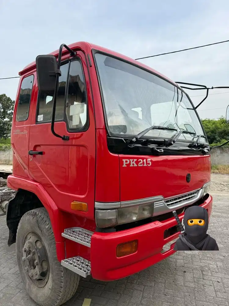 Nissan tronton PK215 M Tahun 2008