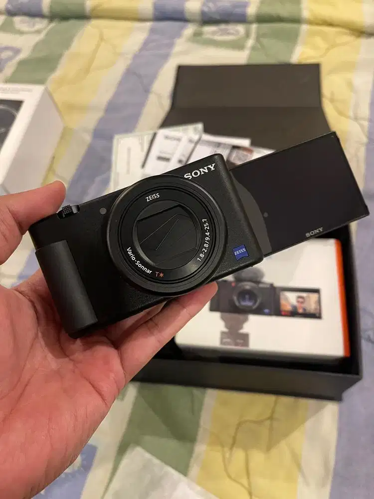 Kamera Bekas Sony ZV-1 kondisi mulus jarang dipakai