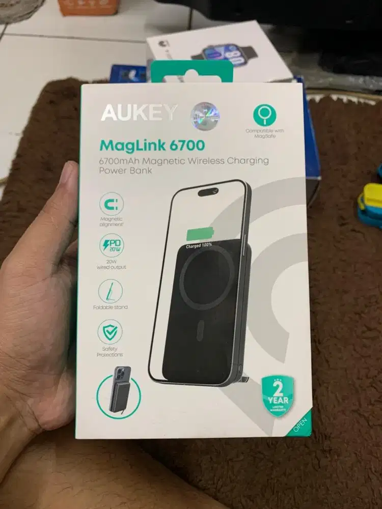 Powerbank Aukey Maglink 6700 ( hadiah kantor )