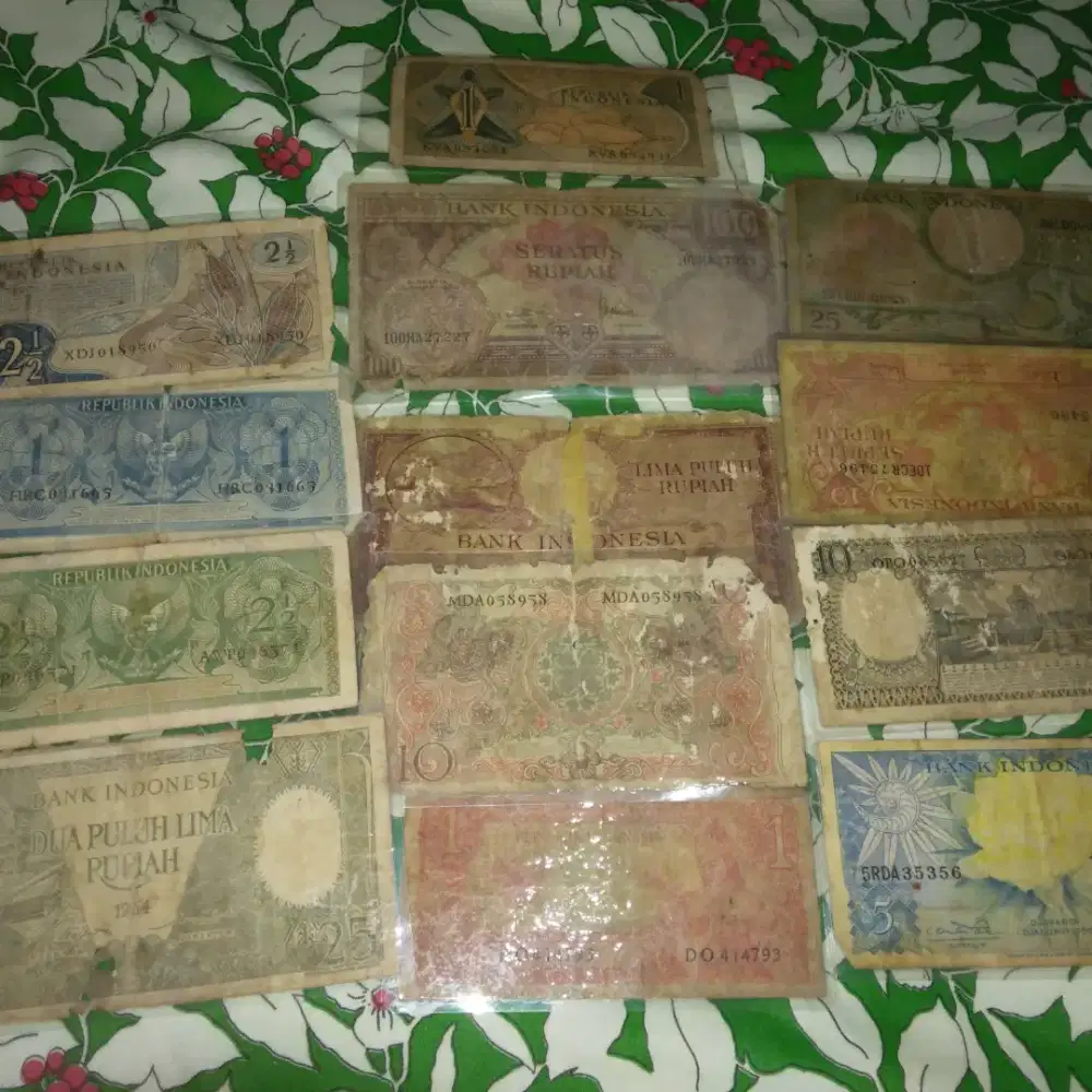 Uang bekas 13 lembar dilaminating