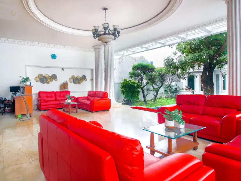 Dijual HOTEL AKTIF bangunan bergaya jawa, interior jawa dengan lantai marmer dan perabot kayu jati, Lokasi hunian di jantung kota yogyakarta