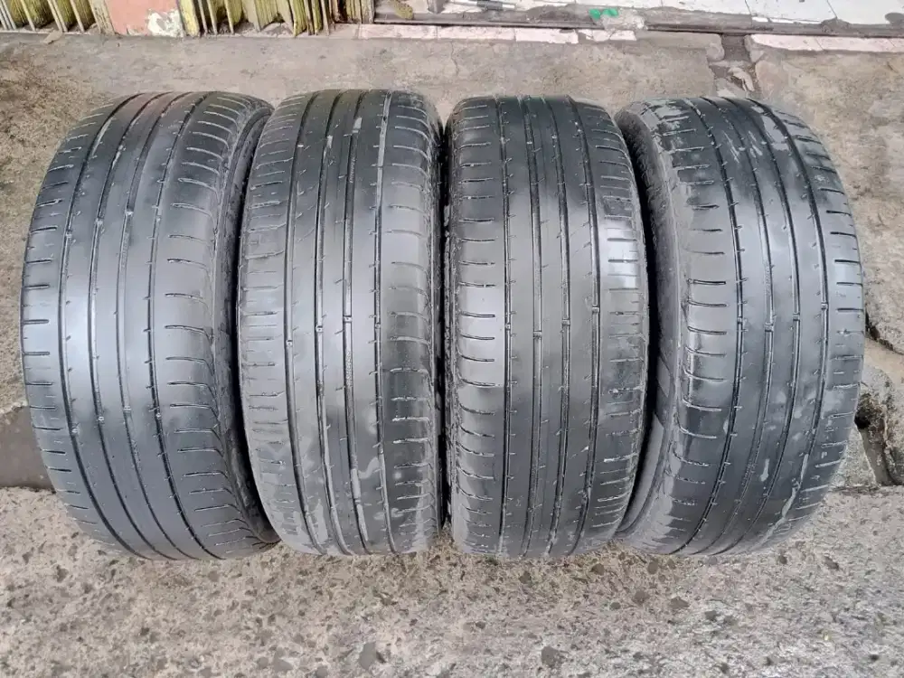 Dijual. 4pc ban 235/60 R18 merk kumho