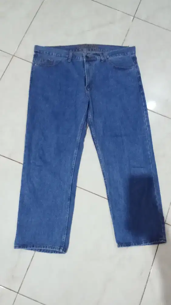 Dijual Celana Levi`s Denim warna biru kondisi baru siap pakai bosku