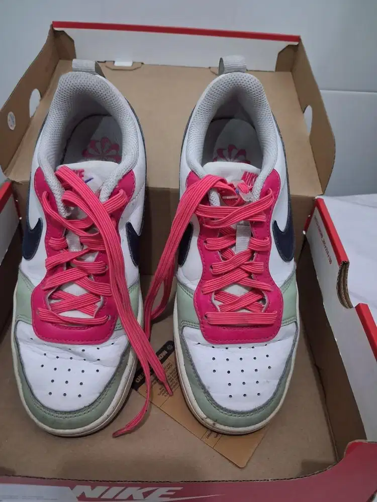 Preloved Sepatu Anak Nike Borough Low size 4 / 36,5