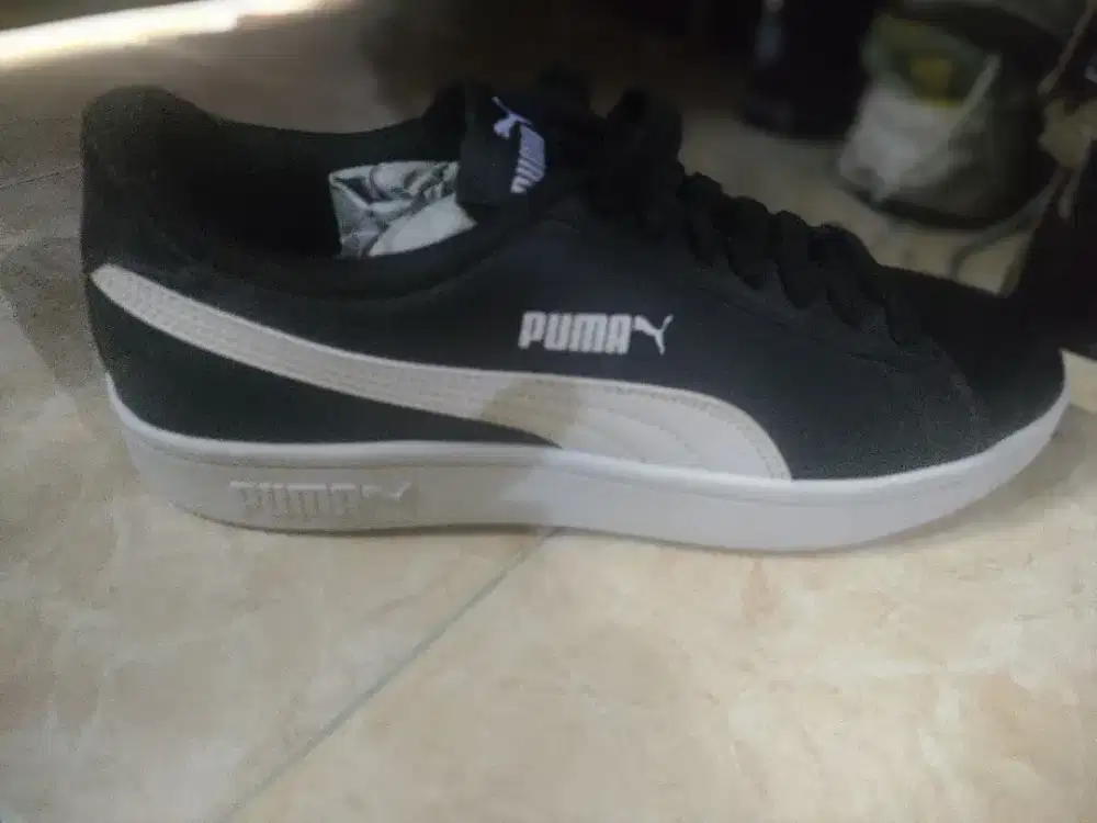 Sepatu Puma  sesuai di foto