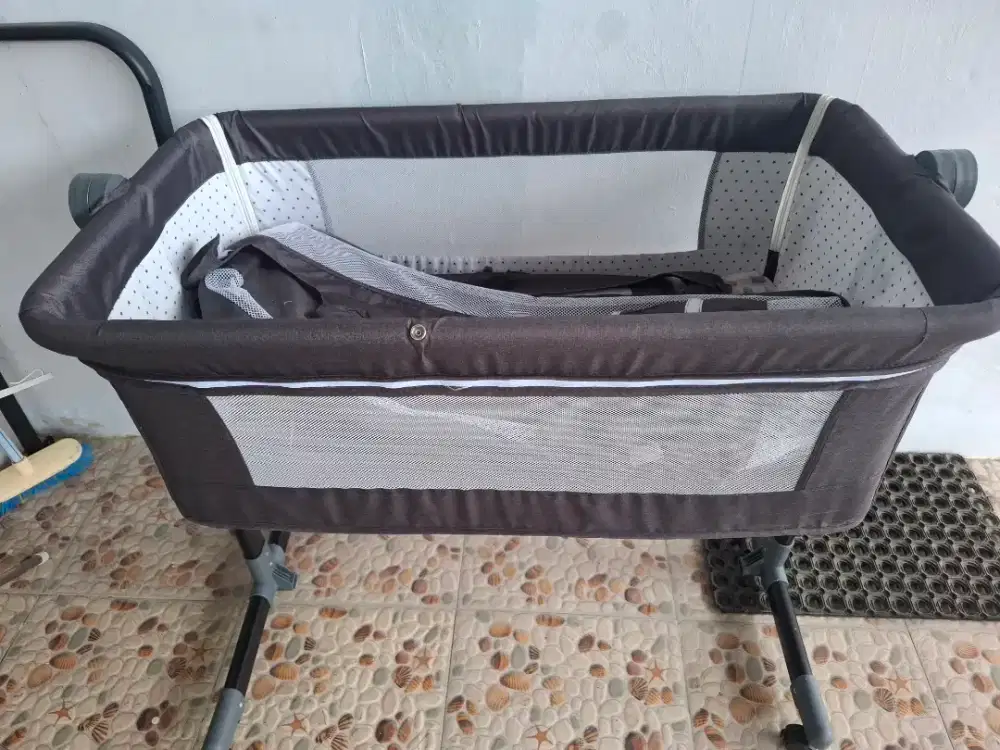 KERANJANG BAYI BEKAS