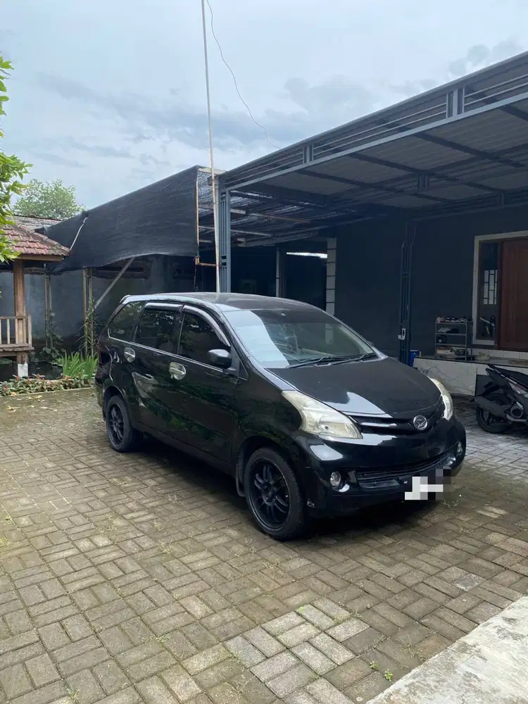 Mobil Bekas Xenia Type X