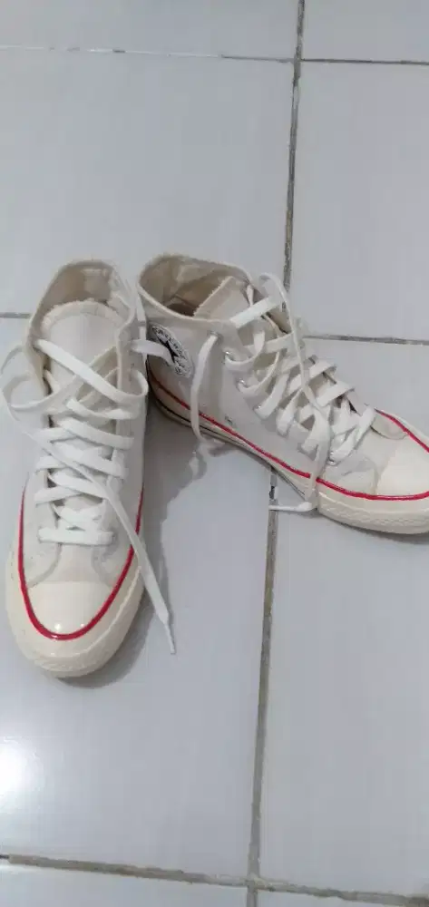 Sepatu merek Converse size 38