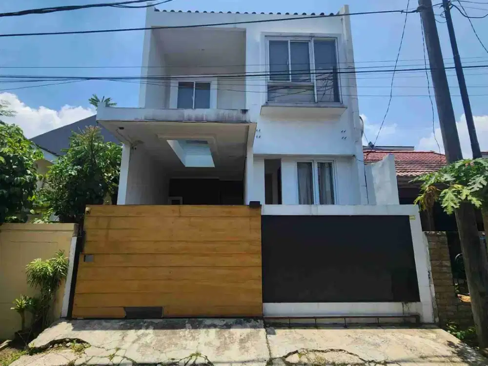 Rumah 2 Lantai Siap Huni di Kencana Loka