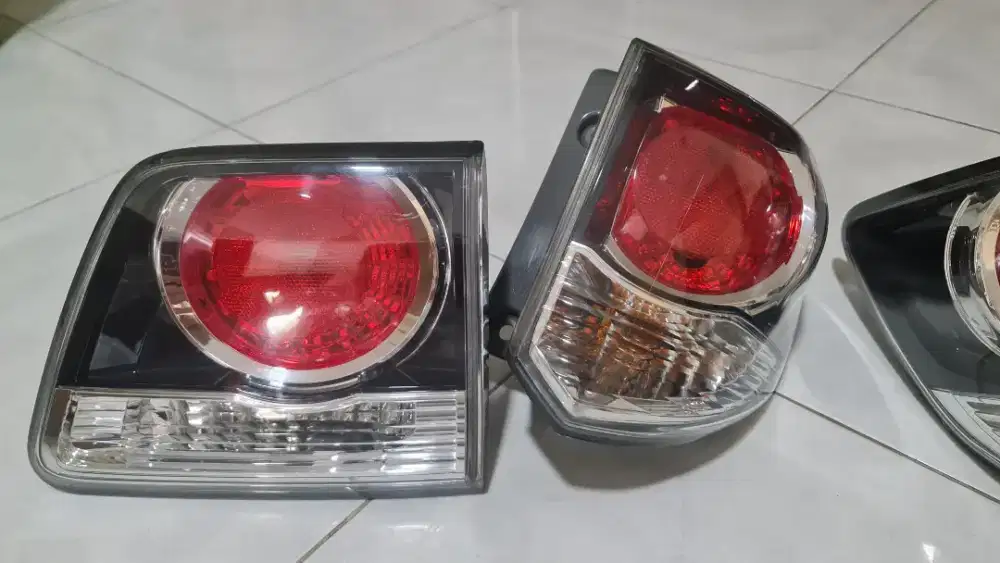 Lampu belakang fortuner VNT
