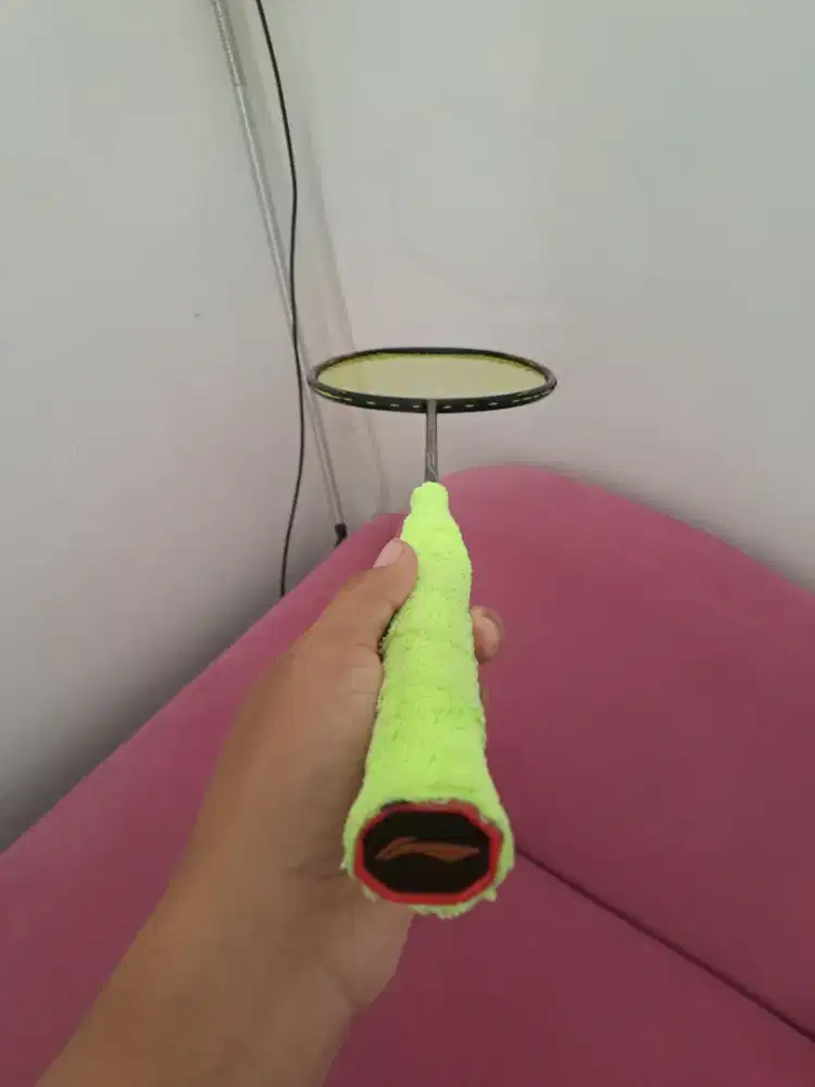 Raket bulutangkis lining