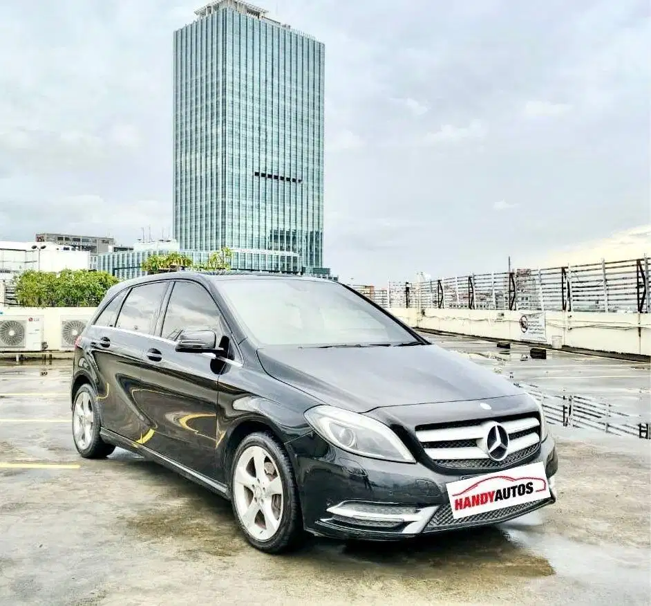 Mercedes Benz B200 Tahun 2012 Automatic Hitam