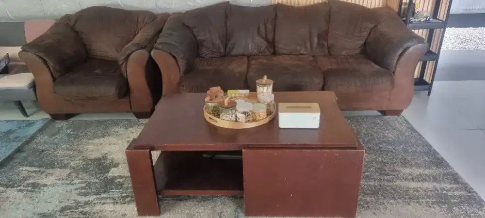 Jual Sofa Ashley Informa Bekas (3+1 Seater) dan Meja Kayu Solid