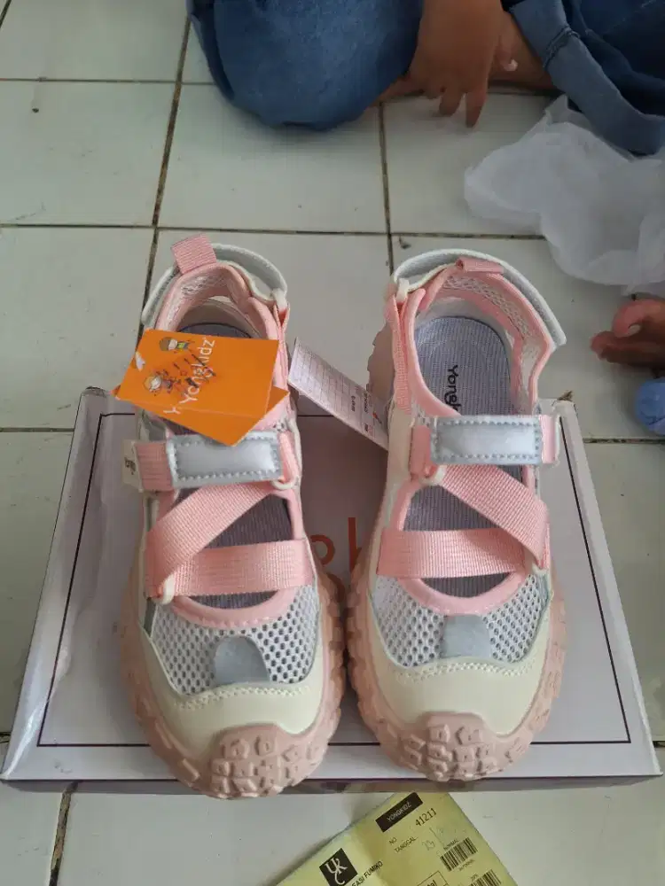 Sepatu sendal yongkidz