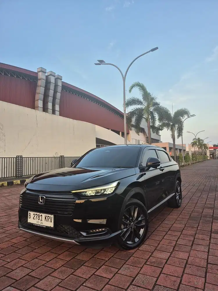 HRV SE 2025 KM 8rb LIKE NEW FULL ORI TANGAN PERTAMA SIAP PAKAI GRESS