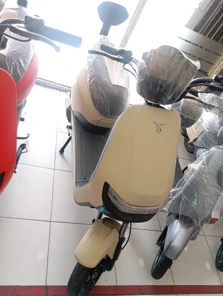 SEPEDA LISTRIK UWINFLY TYPE M70 CREAM