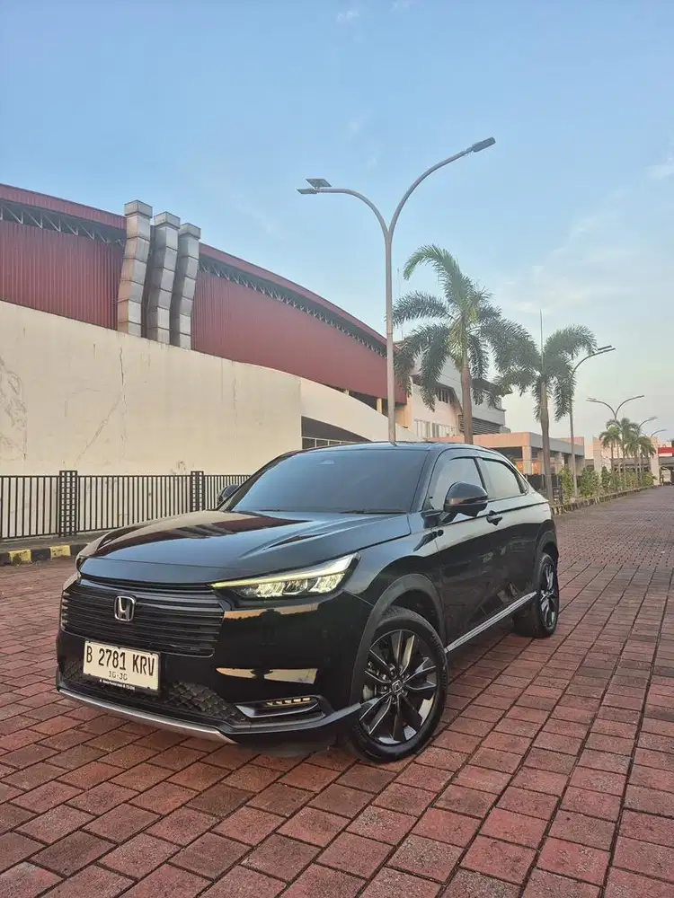 HRV SE 2025 HITAM KM 8rb LIKE NEW FULL ORI TANGAN PERTAMA SIAP PAKAI