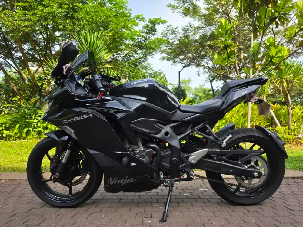 ZX25R NON ABS 2023 HITAM