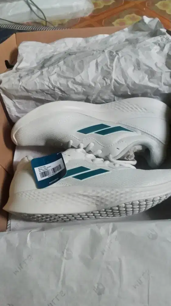 Sepatu sport merk mills