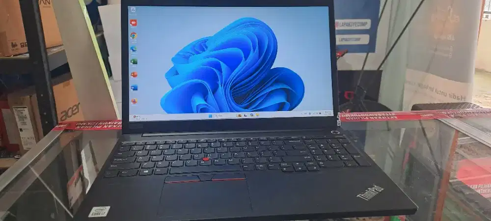 Laptop lenovo thinkpad E15 core i7 gen 10 ram 16gb ssd 256gb layar 15