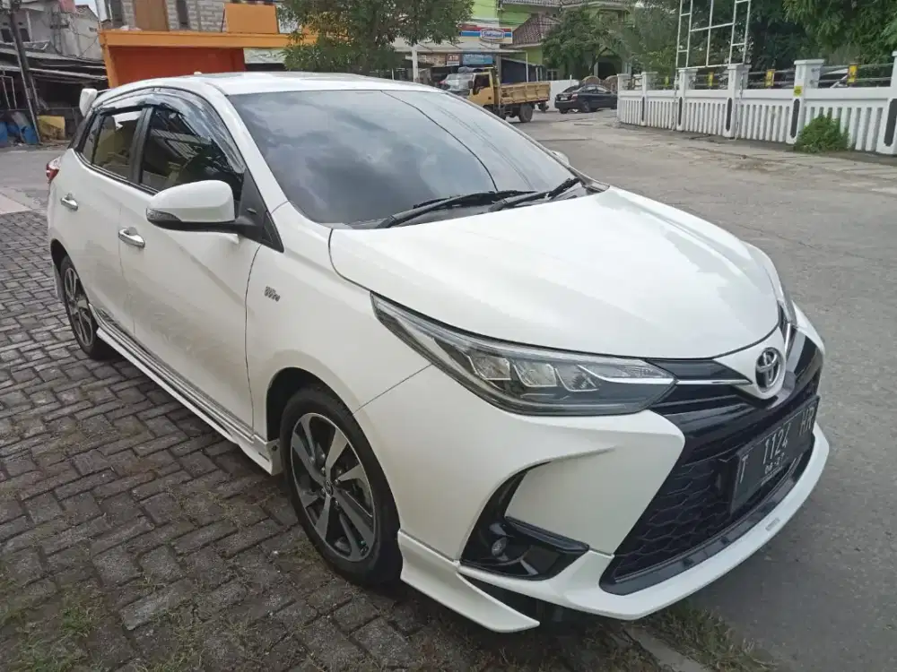 Toyota Yaris GR 2022 putih matic mobil mulus seperti baru pemakaian
