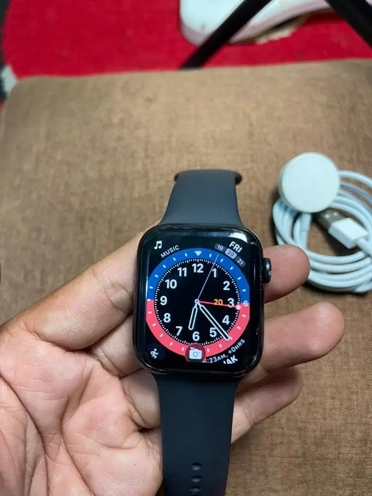 apple watch SE gen 2 ( 44 mm )