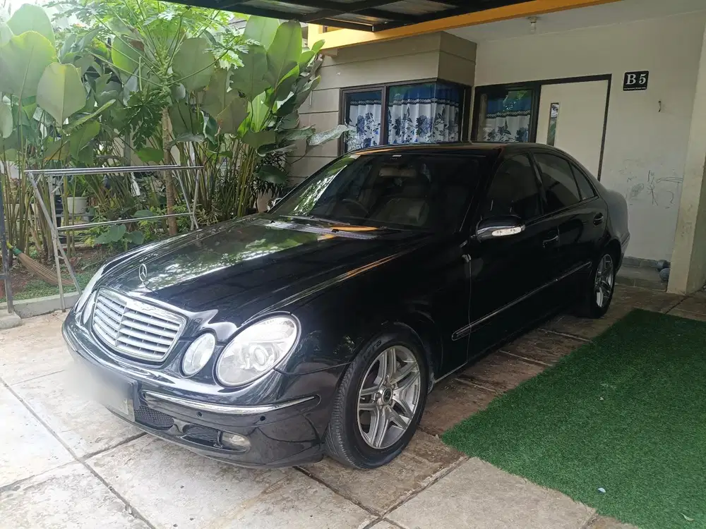 Mercedes-Benz E240 2004 Bensin