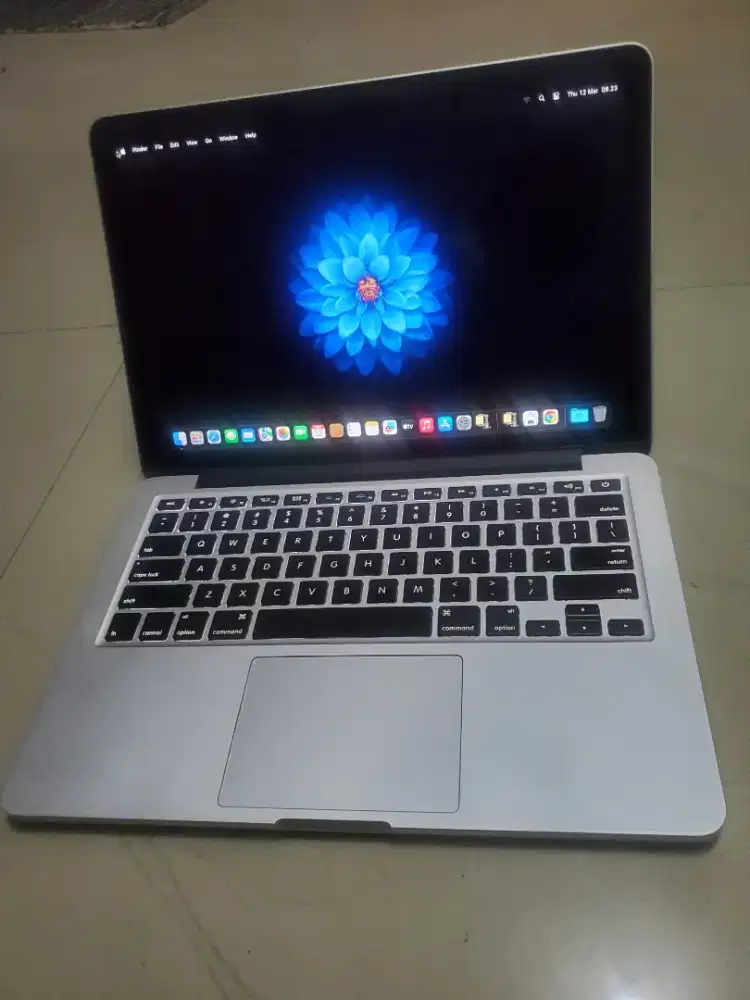macbook pro 2015 i7 16gb  ssd 1 tb normal tinggal pakai