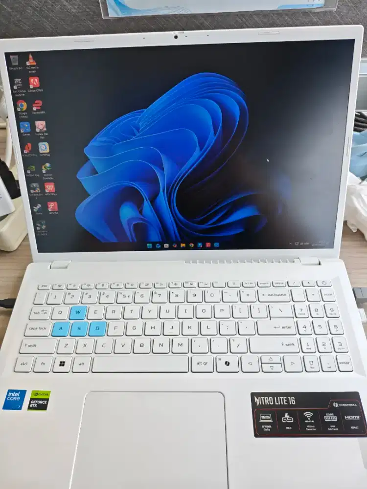 ACER NITRO LITE 16 - RTX3050 6GB - INTEL CORE 7 240H -16/512