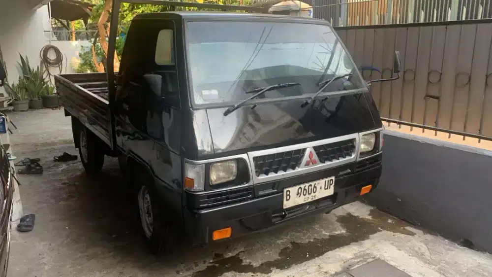 Mitsubishi L300 diesel pick up 2009 bagus siap kerja luar kota