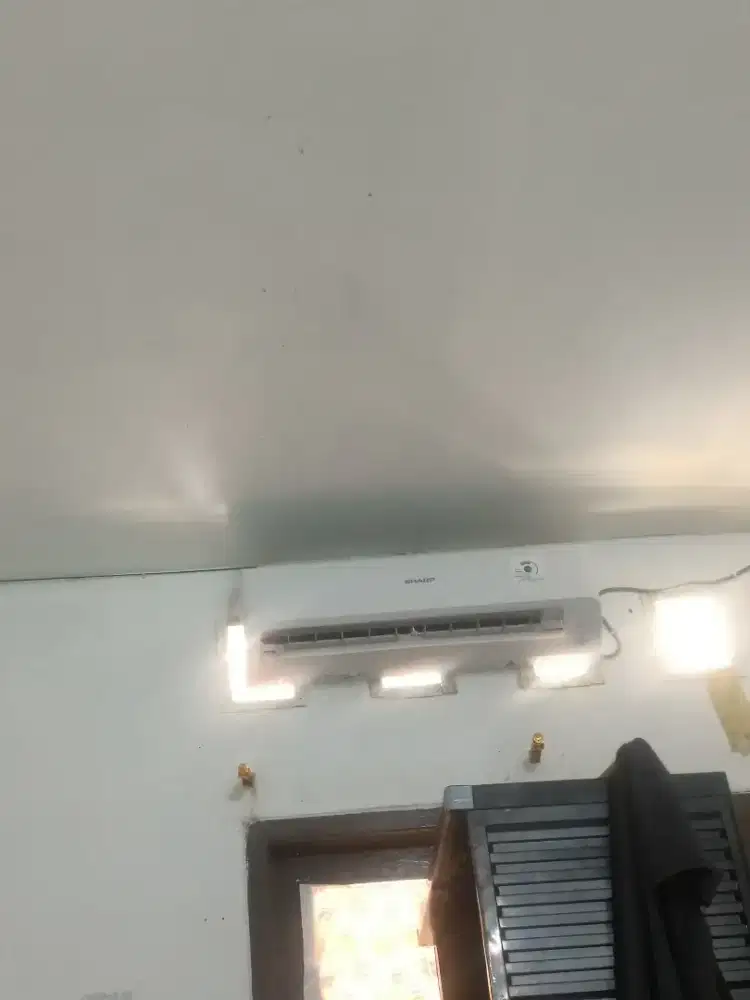 AC Sharp 3/4pk pemakaian pribadi