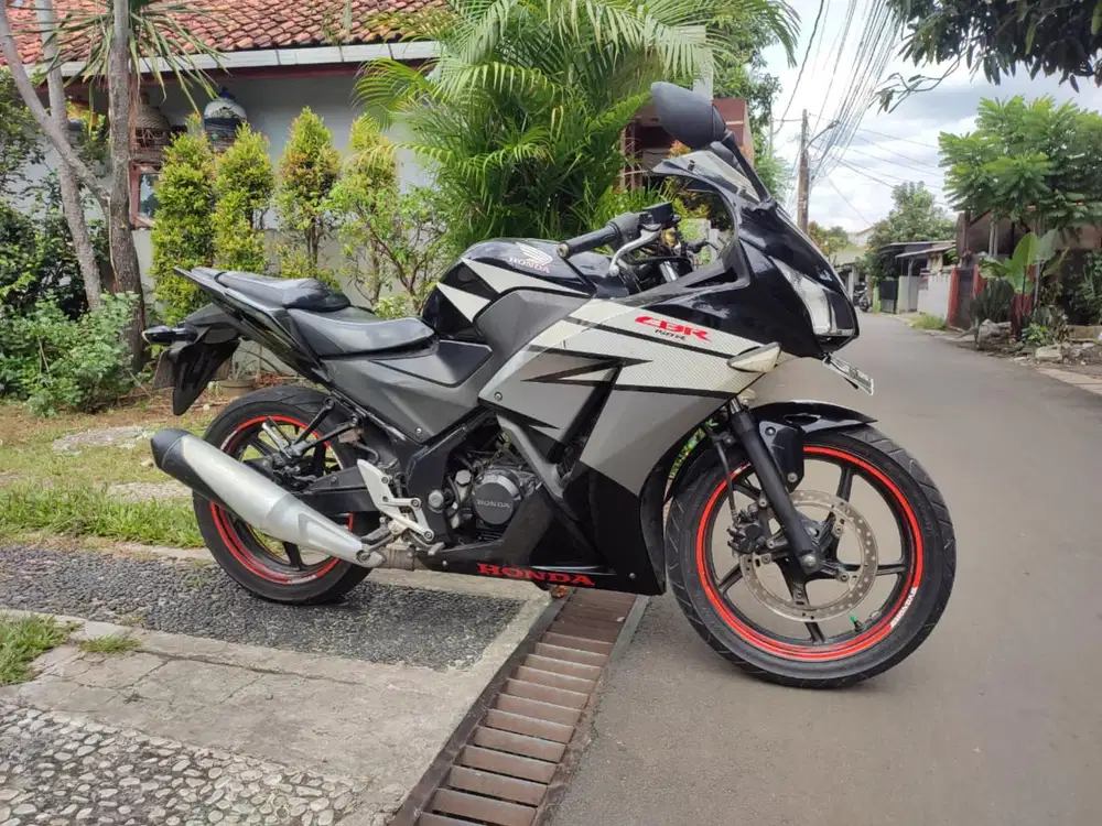 HONDA CBR K45 TAHUN 2015 GANTENG