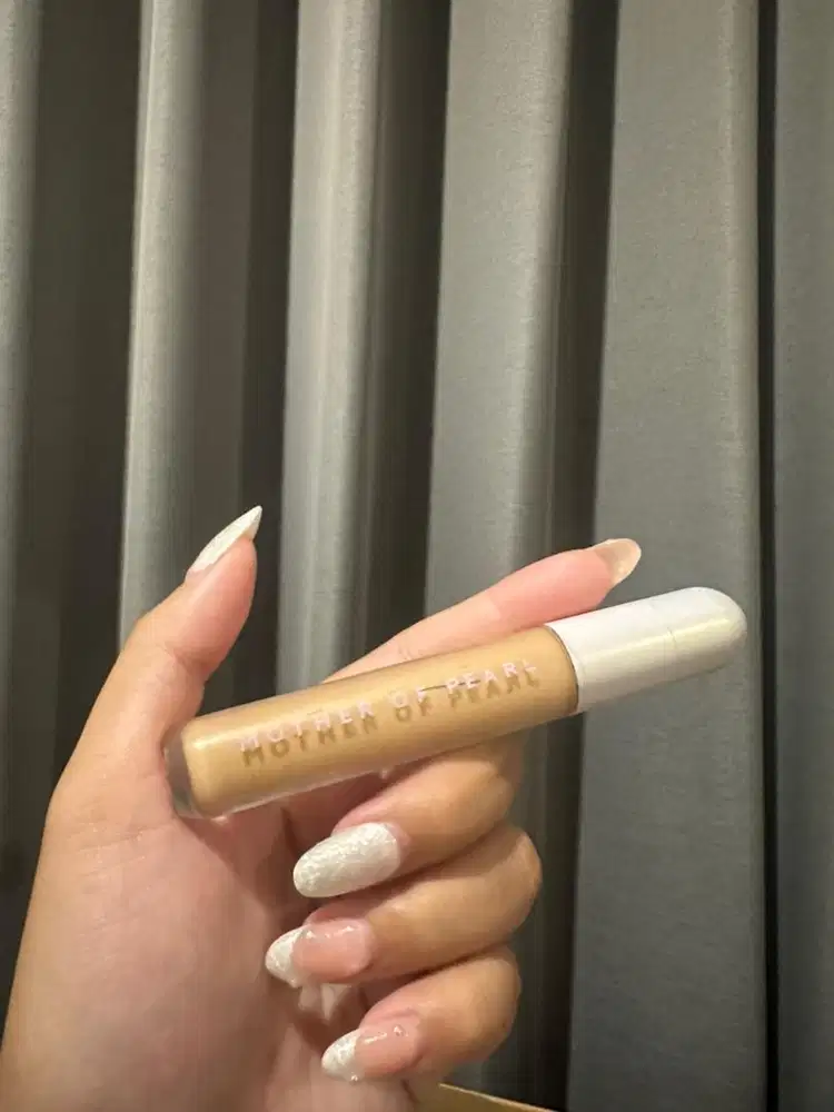 Mother of Pearl MOP Concealer Cover Age Bekas Like New