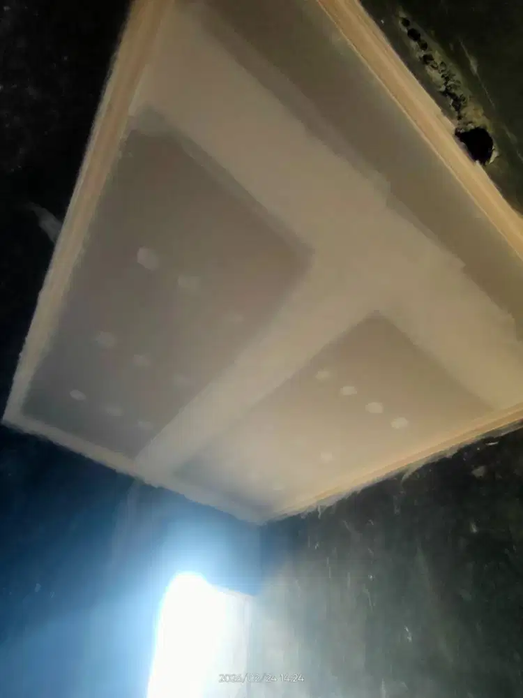 Dekor penyekat ruangan kantor dan molding