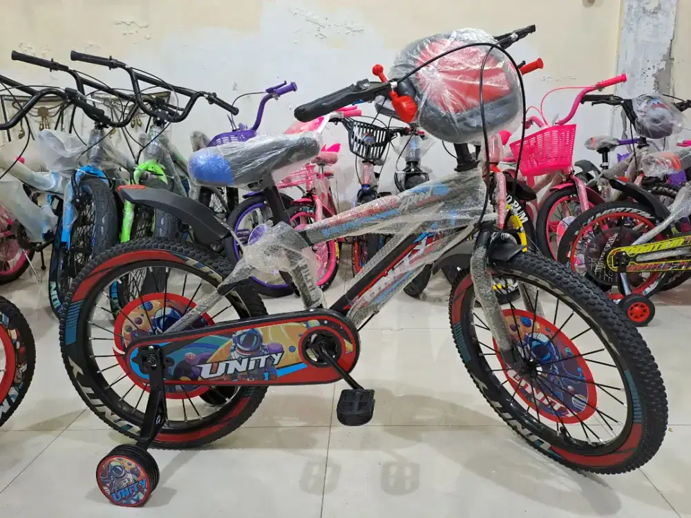 Sepeda anak cowok 18inci (tebeng ada musik n lampu)