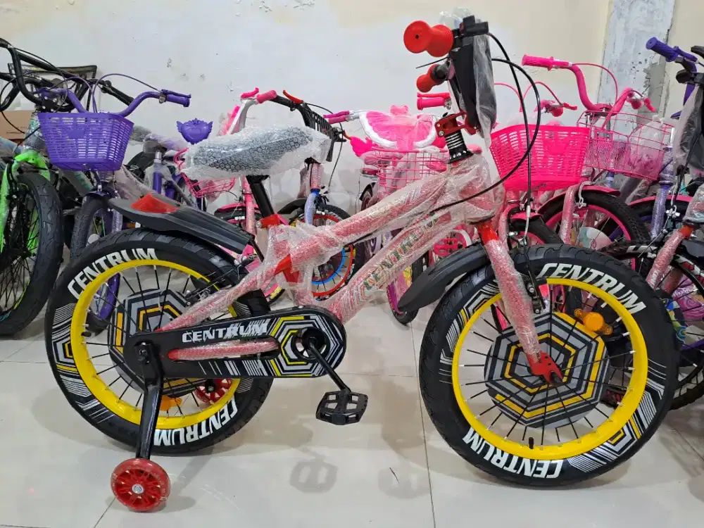 Sepeda anak cowok 18inci (ban besar 3.0, tebeng ada musik n lampu)