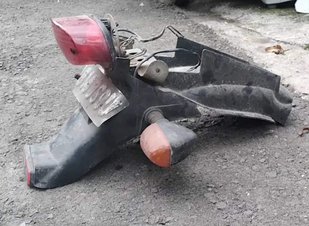 spakboard bwlakang Suzuki Thunder