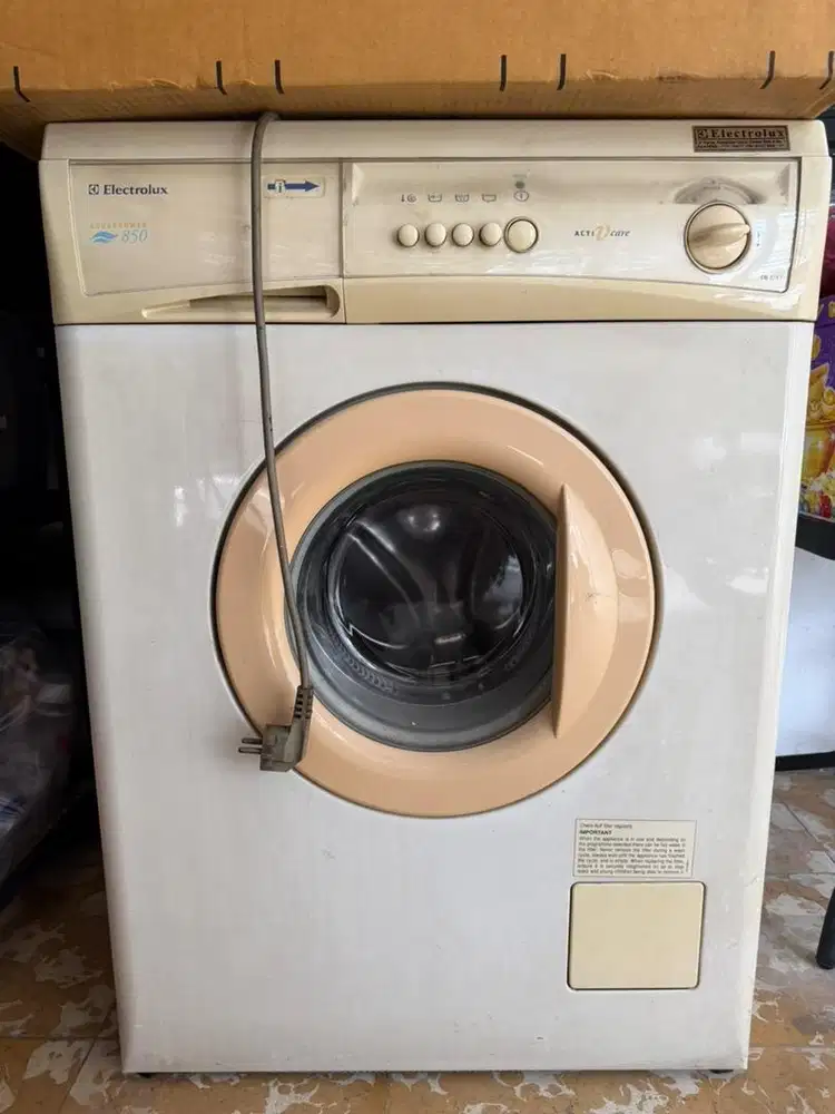 Di jual Mesin cuci merk Electrolux kondisi padam