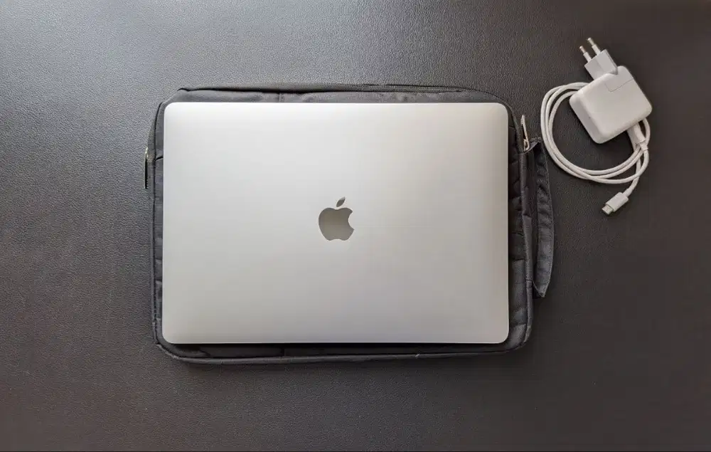 MacBook Air M1 2020 - 8GB/256GB Silver + Charger | Surabaya