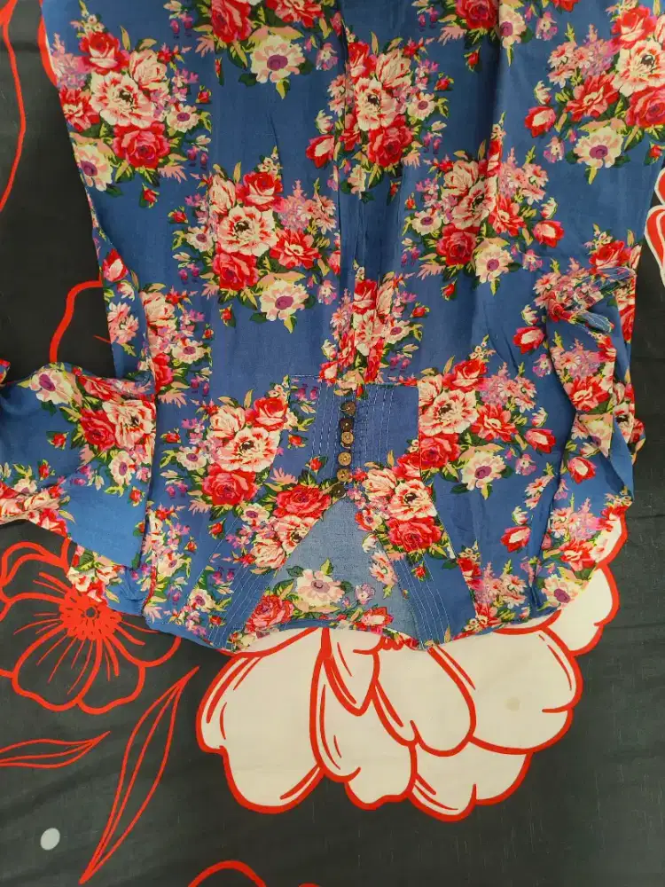 di jual bau - baju bekas